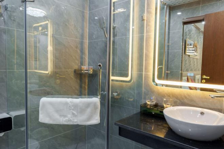 Bathroom, New Sun Nam Ð?nh Hotel, Nam Định