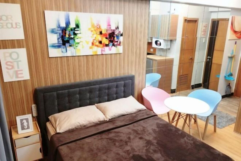 Room 2, Maison at the Hill at Morgan Suites Mckinley Hill BGC Taguig, Taguig