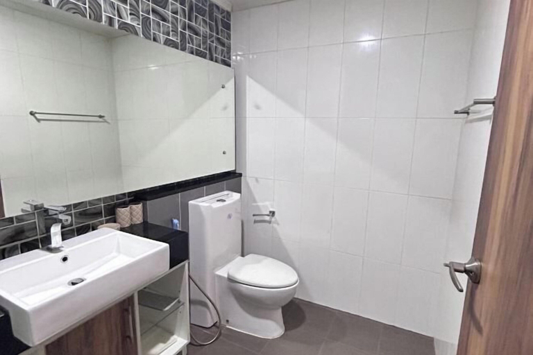 Bathroom 4, Dusit Grand Park Resort Apartment Pattaya, Pattaya
