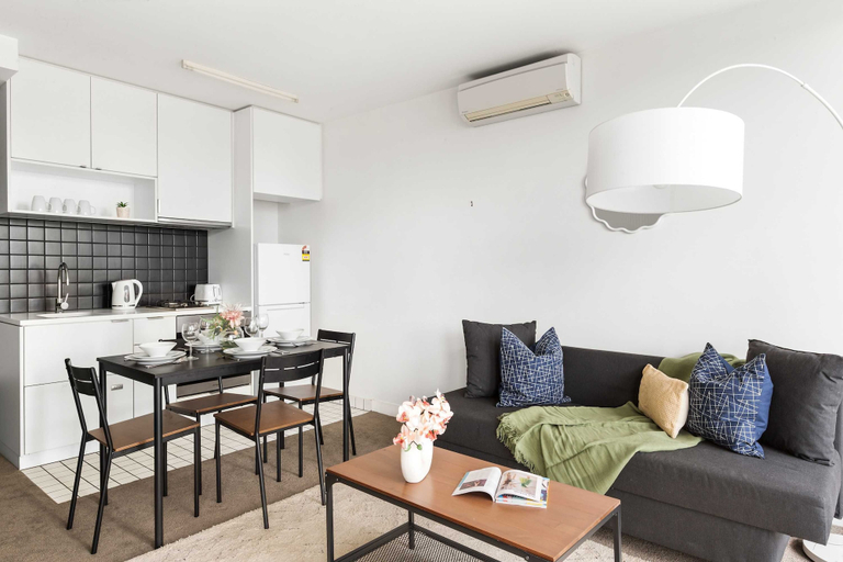 Interior 3, Cozy 2BR Apt, Steps From Melb Central With Parking, Melbourne
