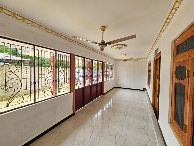 Others 2, Saraswathy Inn, Valikamam West