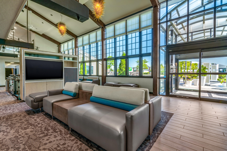 Public Area 4, Holiday Inn CAPE COD - HYANNIS by IHG, Barnstable