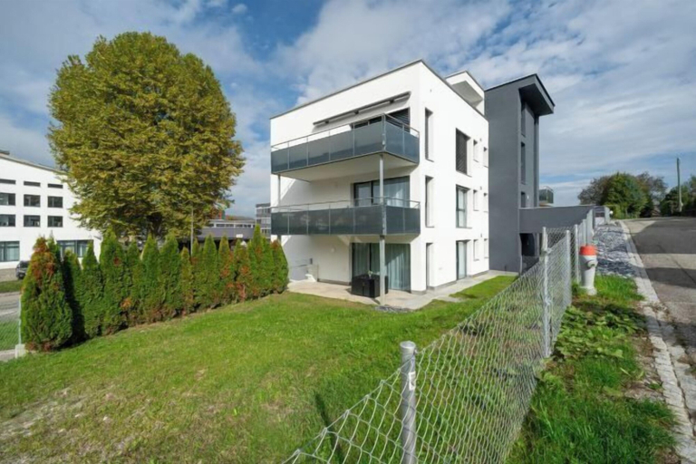 Exterior 5, Modern Swiss Apt spacious garden + parking, Zofingen