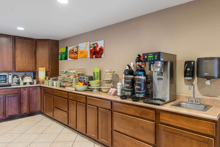 Others 4, Quality Inn Burlington, Kit Carson