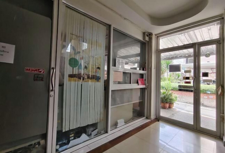 Others 4, N Place Huai Khwang, Huai Kwang
