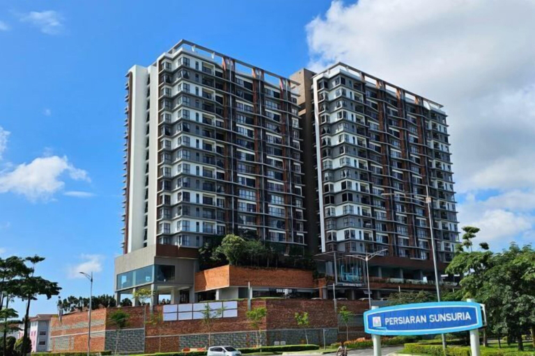 Exterior & Views