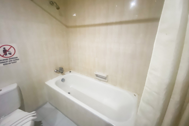 Bathroom 2, RedDoorz Plus @ Plaza Hotel Tanjung Pinang, Tanjung Pinang