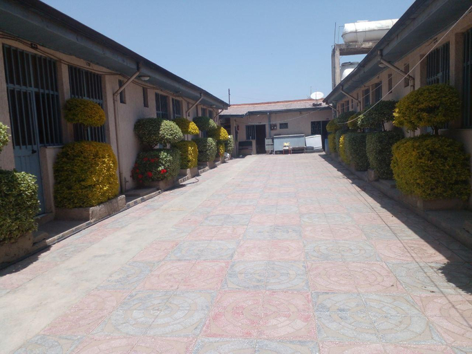 Others 3, Alem pension, Addis Abeba
