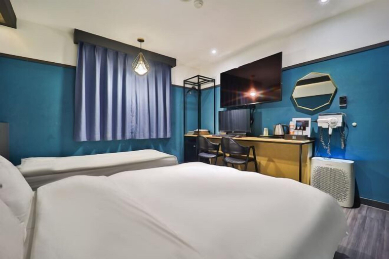 Room 3, NO25, Nam