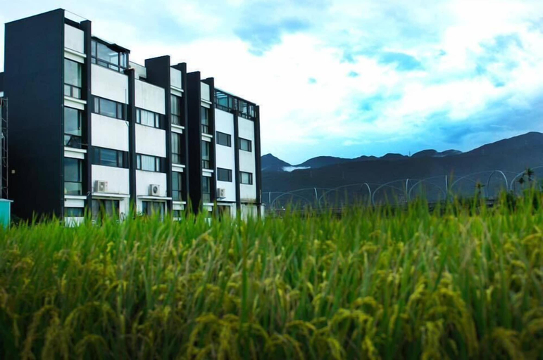 Exterior & Views 2, Hi Zebra Travel B&B, Yilan