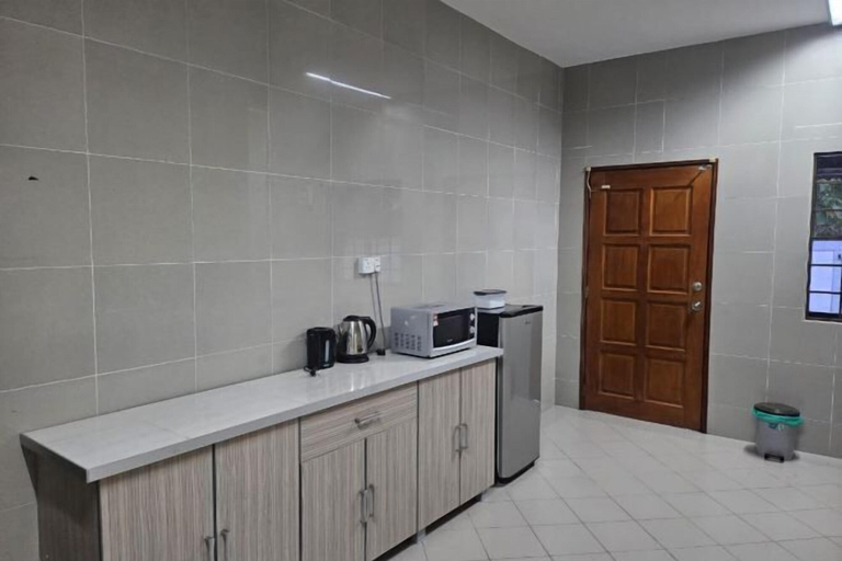 Private kitchen 5, Blue Robin Homestay., Larut and Matang