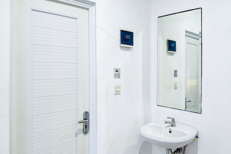 Bathroom 3, Urbanview DeJati House Jatikramat Bekasi, Bekasi