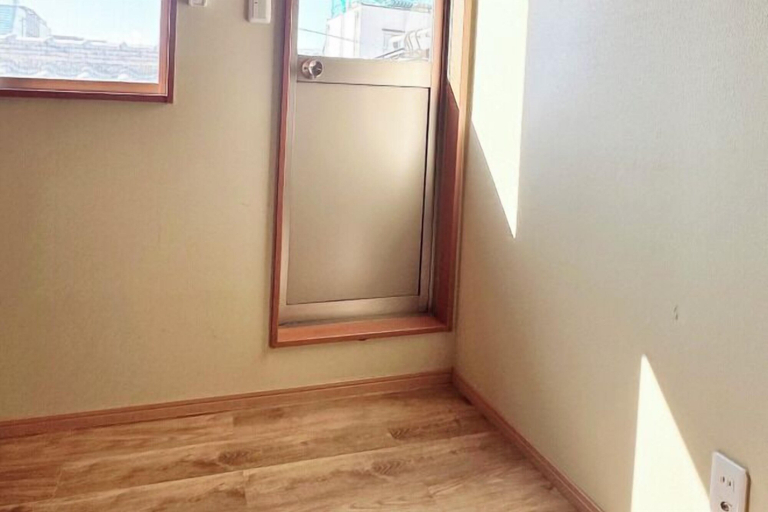 Interior 4, Lan B, Osaka