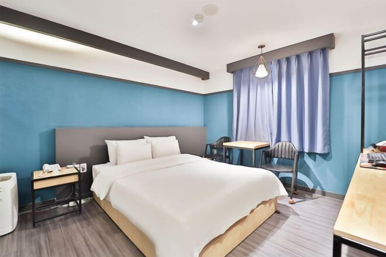 Room 4, NO25, Nam
