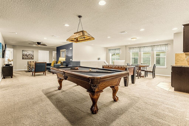 Arcade, 9BR Luxury Vacation Villa near Disney, Osceola