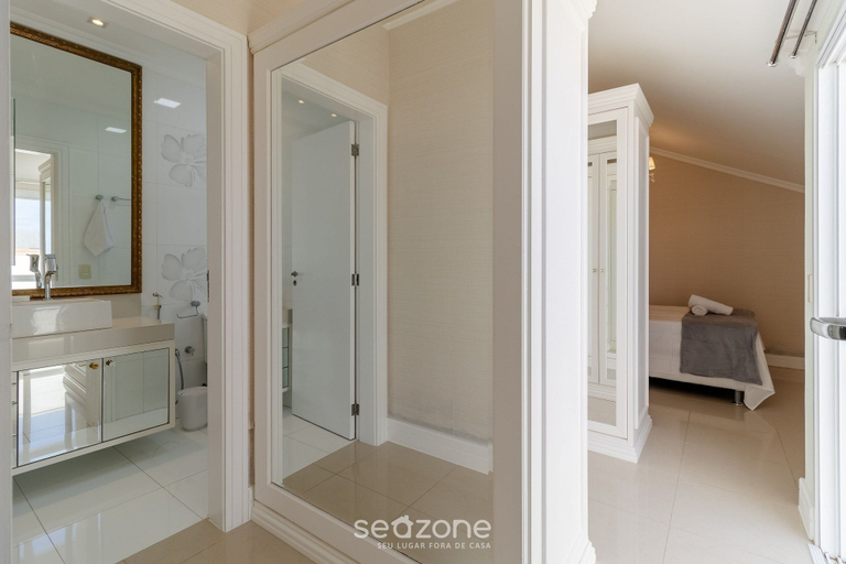 Room 5, Apartment w/ Barbecue 160m From the Beach Rgl0304, Florianopolis