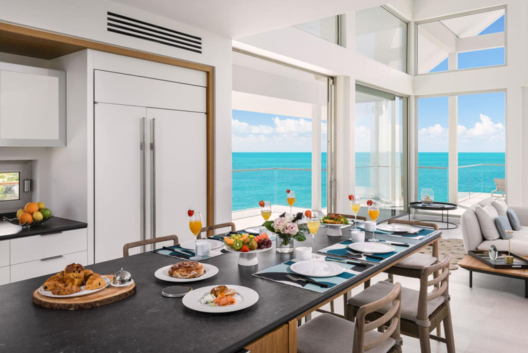 Room 4, La Mer Villa South Oceanfront Luxury on Sapodilla Bay
