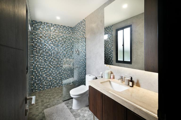 Bathroom 5, Nick's Villa 3 BR with Private Pool, Bandung