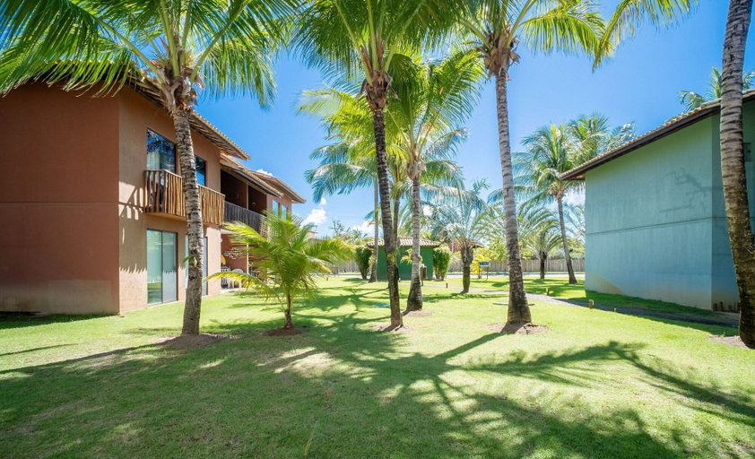 Property grounds 5, Beautiful Apartin Condo w/ Pool Cqs0004, Camaçari