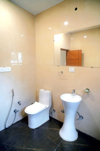Bathroom 5, HOTEL DIVINE STAY, Amritsar
