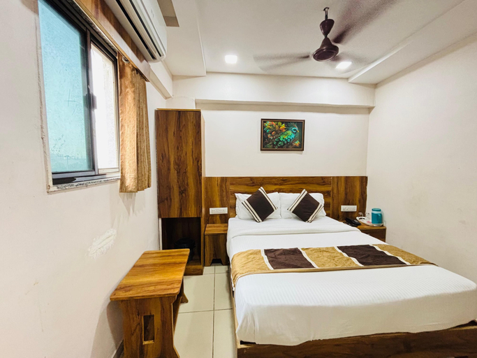 Room 4, STAR HOTEL, Ahmadabad