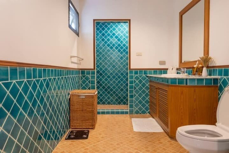 Bathroom, CoconutPalmsJacuzzipoolhugeproperty v136, Phuket Island