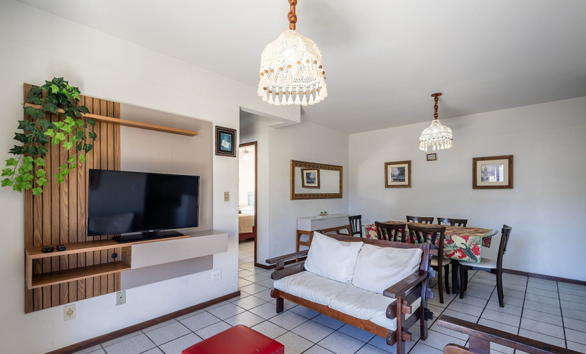 Living area 3, Apto 2Q 180m da praia com Garagem ERU032, Bombinhas