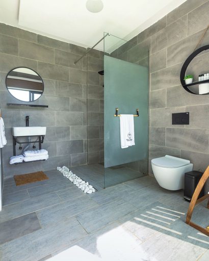 Bathroom, IAA Grande, Awutu Efutu Senya