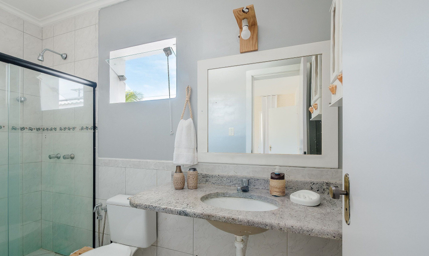 Bathroom 3, Spacious House w/ Pool in Guarajuba Cag0003, Camaçari