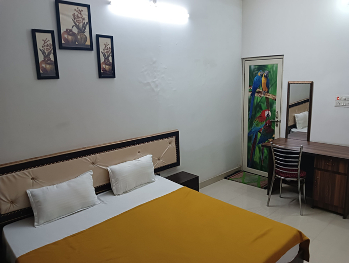 Room 3, Varuna Palace Varanasi, Varanasi