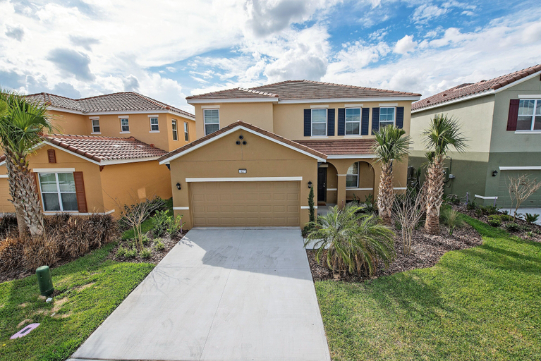 Front of property 2, Luxury Villa in Stunning Solterra Resort, Polk