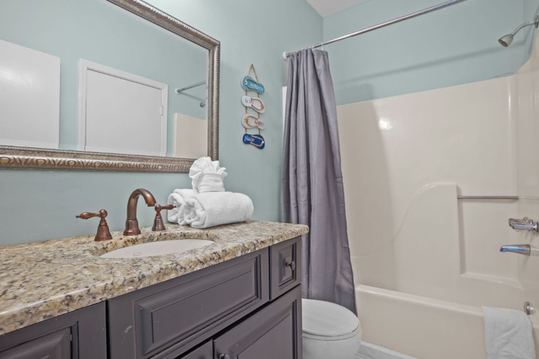 Bathroom 4, Baywatch F-3, Escambia