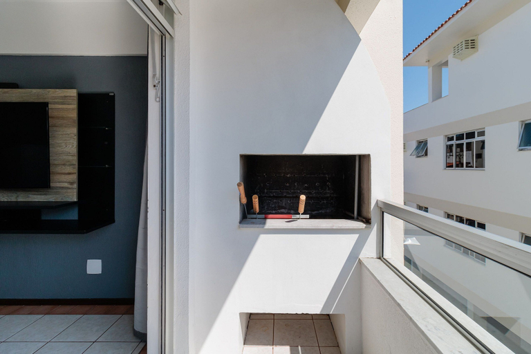BBQ/picnic area, Apto bem Localizado a 500mts da Praia Rhi206, Florianopolis