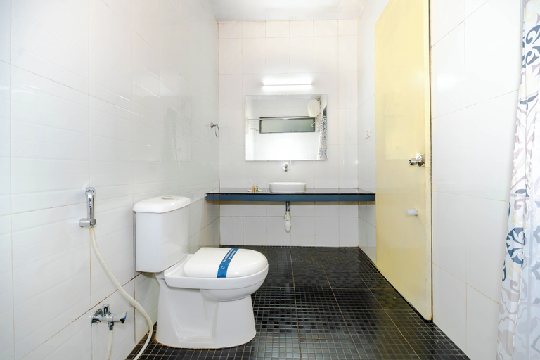 Bathroom 3, SJK Green Berry Resort by Z Vacations, Salem
