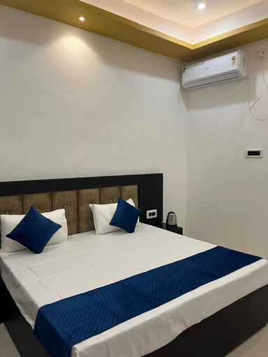 Bedroom 2, ThE MeHrOtRa ReSoRt, Faizabad