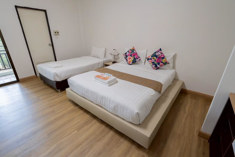 Room 2, K.N. Grand Hotel, Nong Khae