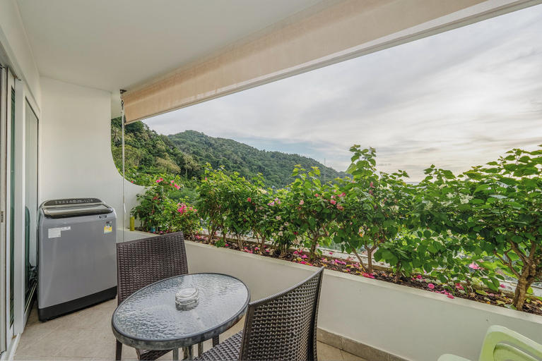 Balcony 5, Scenic 1BR Escape Near Beach C195, Pulau Phuket