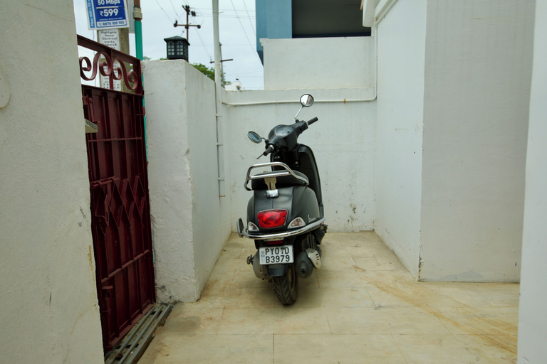 Parking, Le Clarisse Guest House 2, Puducherry