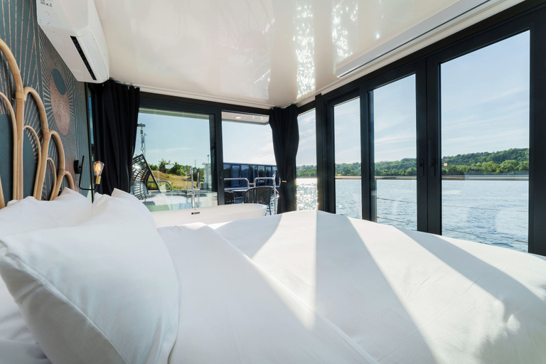 Room 3, L'Escale Royale Verneuil-sur-Seine, Yvelines