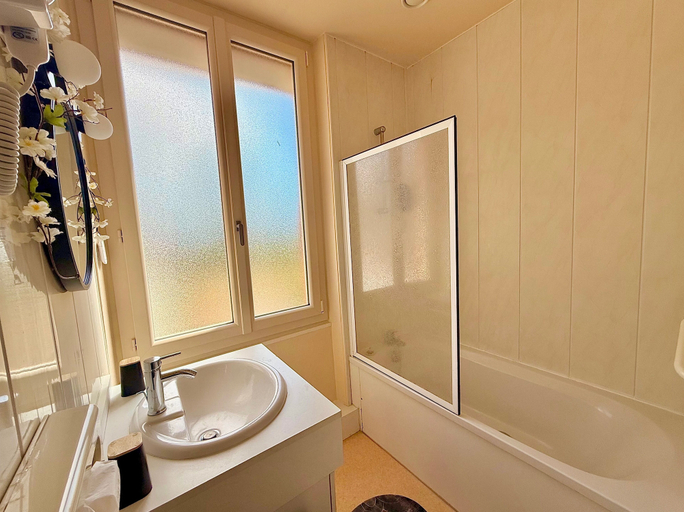 Bathroom 5, L'Orée des Rêves et des Mets, Sarthe