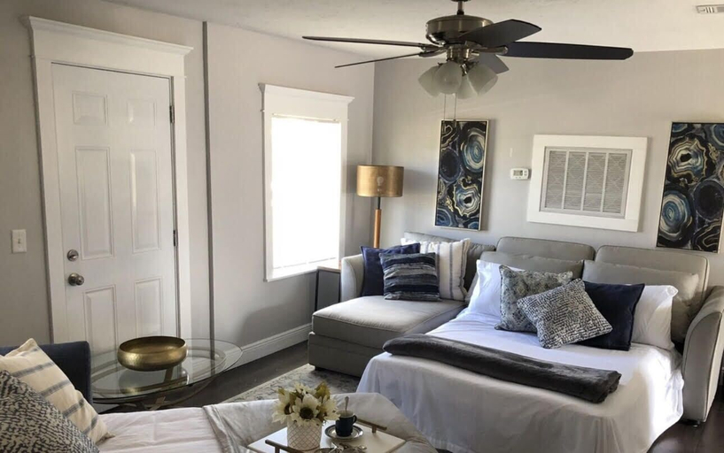 Living area 5, Romantic Cottage, Brevard