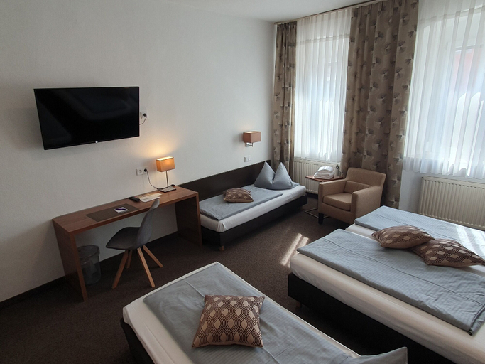 Bedroom 2, Hotel Drei Lilien, Neustadt an der Waldnaab