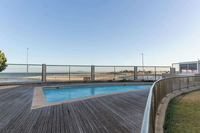 Pool 4, Holiday Apartment, Lagoon Beach, City of Cape Town