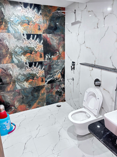 Bathroom 5, Hotel Omkar Palace, Basti
