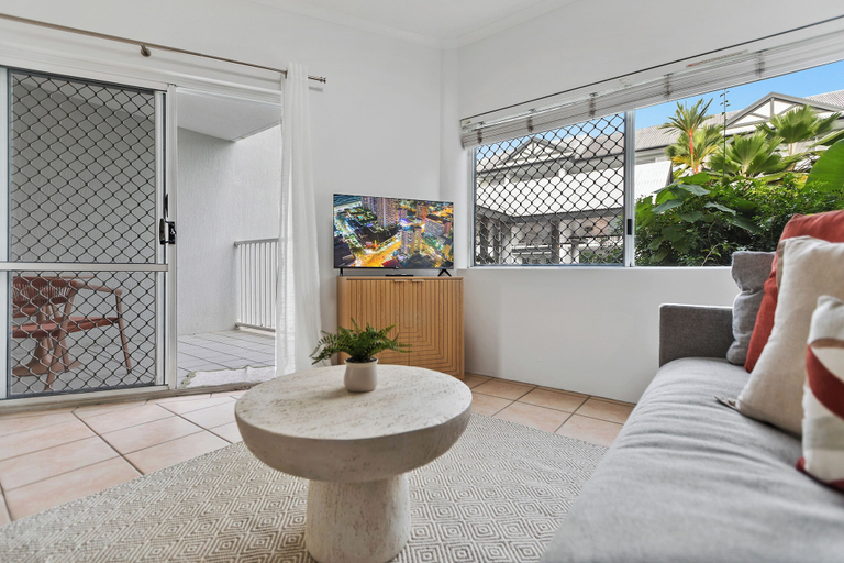 Living room 3, Cairns Tropical Bliss Swim In - Out Apt, Cairns