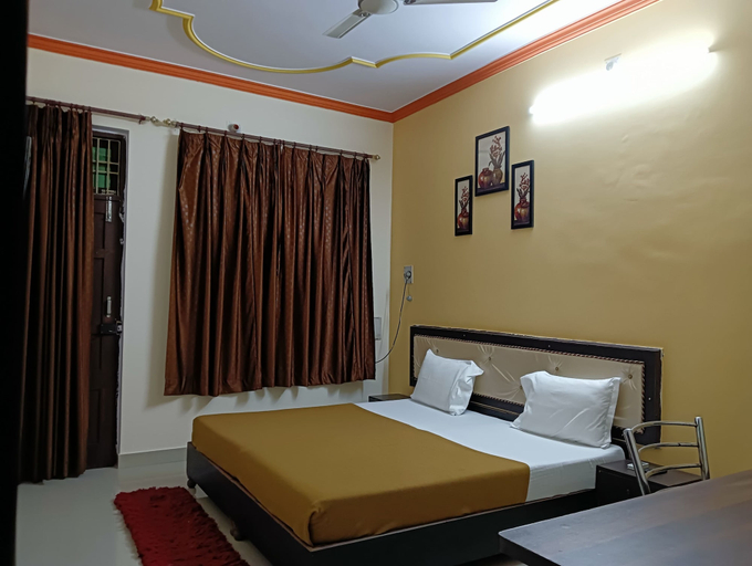 Room 5, Varuna Palace Varanasi, Varanasi