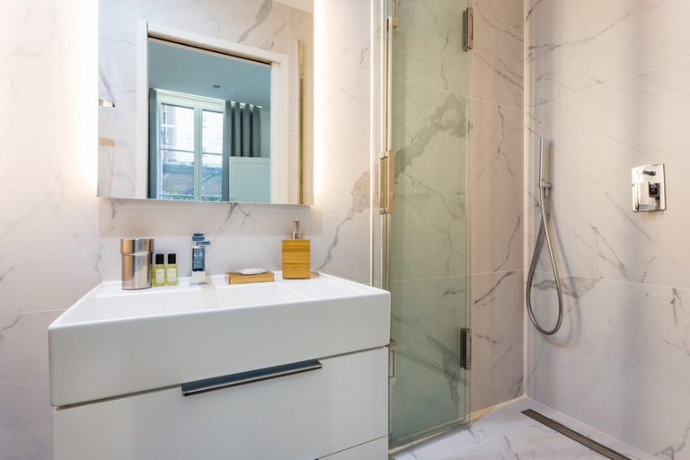 Bathroom 2, Charming apt - 1br/4p - Trocadero/eiffel Tower, Paris