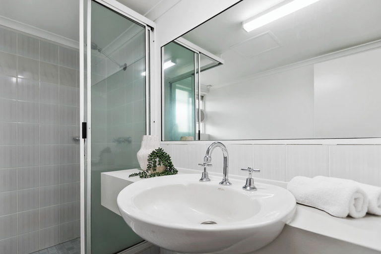 Bathroom 4, Cairns Tropical Bliss Swim In - Out Apt, Cairns