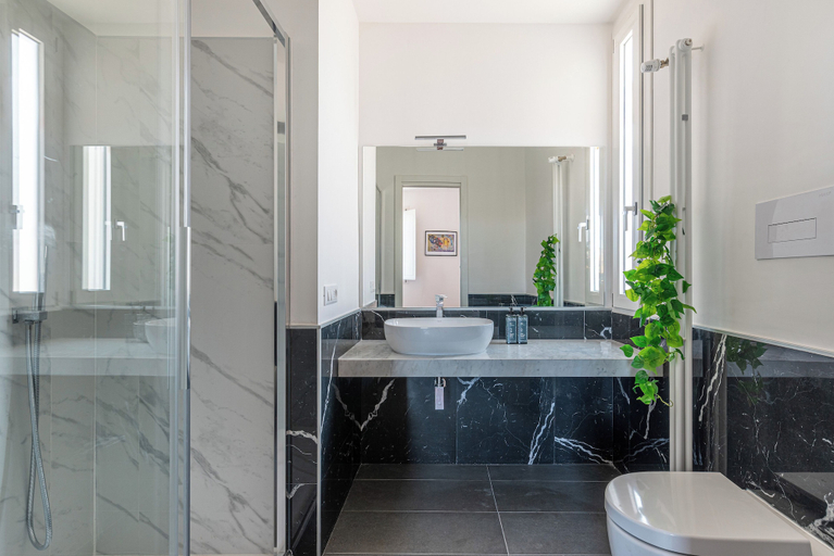 Bathroom 5, Candelai Apartments by Wonderful Italy, Palermo