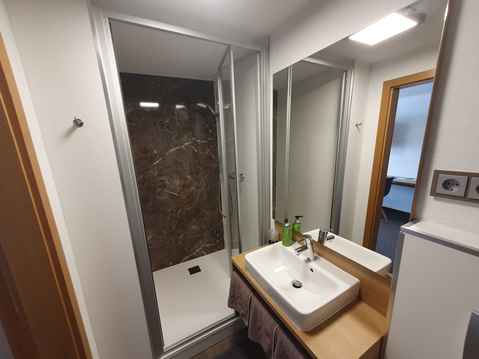 Bathroom 5, Hotel Drei Lilien, Neustadt an der Waldnaab